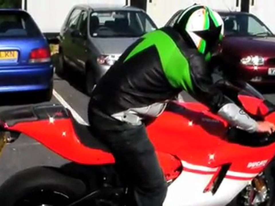 Full volume Ducati Desmosedici comes to MCN