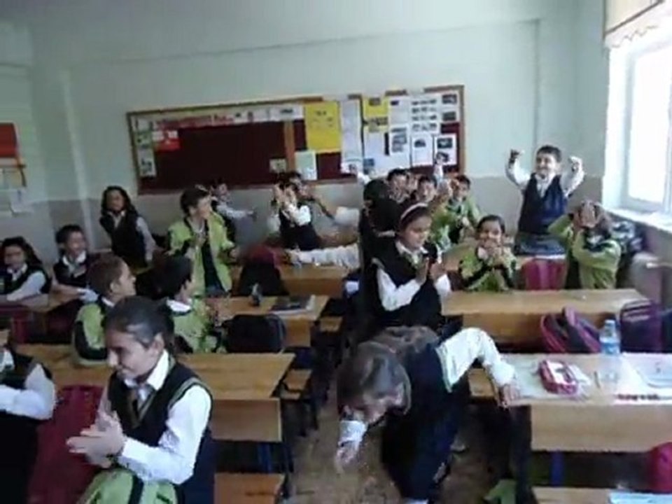 4-A Sınıfı Serbest Etkinlikler Dersinde Eğleniyor