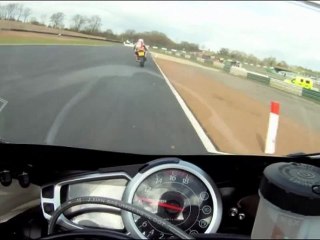 Suzuki GSX-R600 vs Triumph Daytona 675R