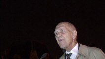 17 octobre 2011: Stéphane  Hessel intervient au Pont Saint Michel
