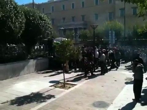 Ένταση στον μεταλλικό φράχτη