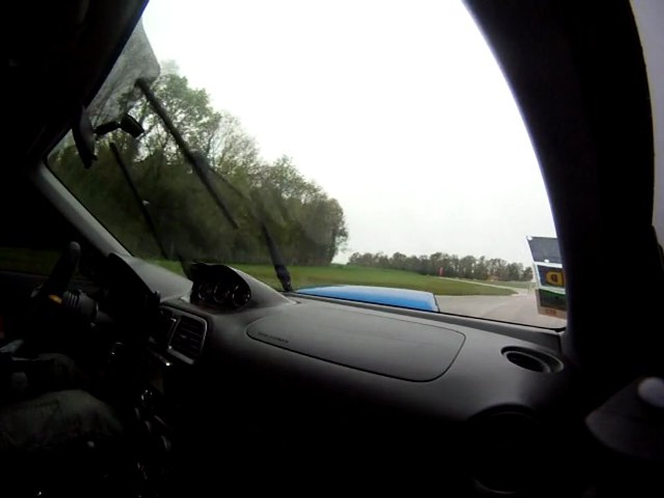 Les ecuyers bagarre avec une 106 piste 18-11-11