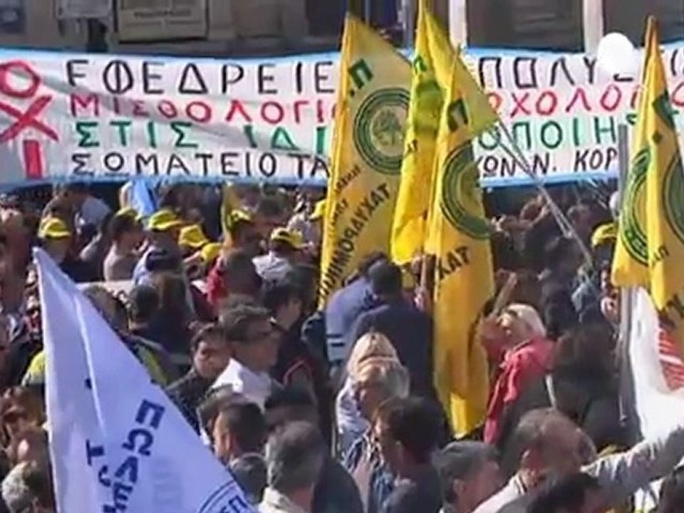 Atenas pide responsabilidad a políticos y ciudadanos