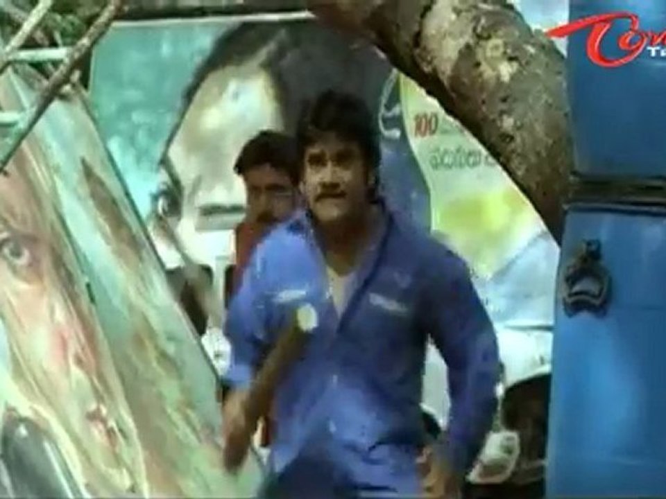 Tremendous Comedy Scene Among Nagarjuna & Brahmanandam Gang