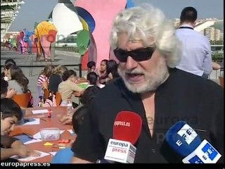 Gabarrón explica su obra a estudiantes de la ESO