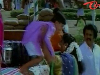 Soundarya Misunderstands Rajinikanth As Senthil - Funny Scene