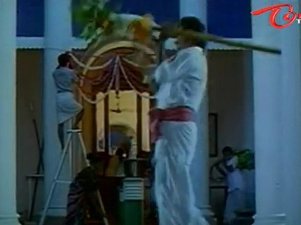 Manohara Describes Rajinikanth Style With Sound...