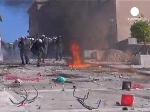 Scontri tra polizia e manifestanti nel centro di Atene