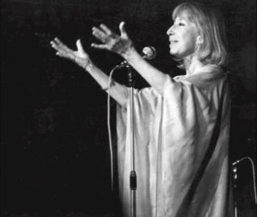 Eva puis Cora Vaucaire chantent "Nantes" de Barbara en 1965 et 1964