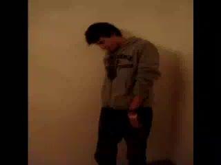Alexis qui dort debout
