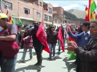 Bolivian natives reach La Paz after marathon march