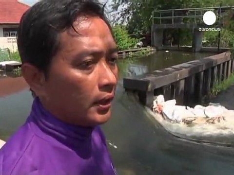 Thai floods threaten Bangkok