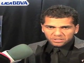 Dani Alves sobre Mourinho: "Nosotros competimos en el campo, fuera nos gana en quitar mérito a los demás"