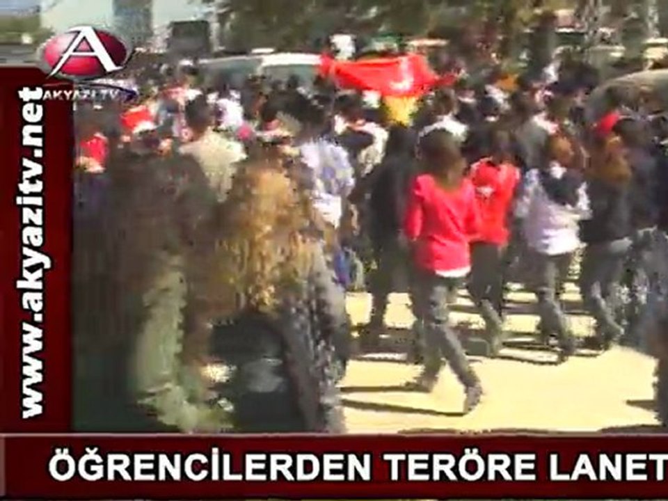 Öğrencilerden teröre lanet
