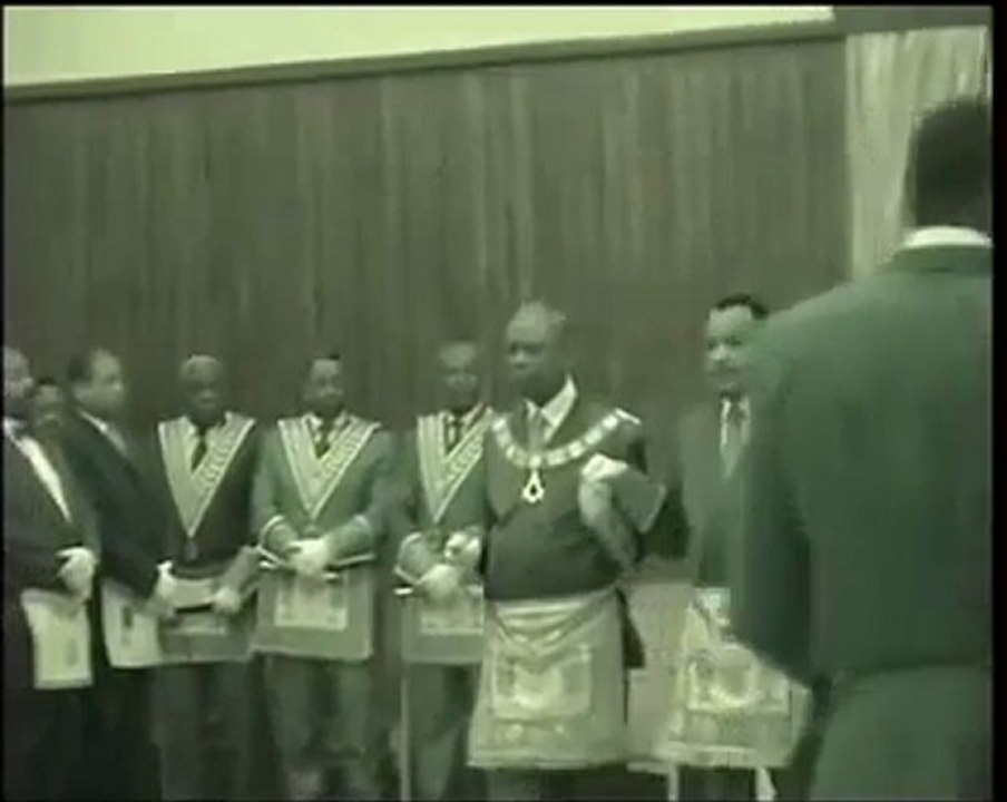 INTRONISATION DE SASSOU NGUESSO COMME GRAND MAÎTRE DE LA GRANDE LOGE NATIONALE DU CONGO.