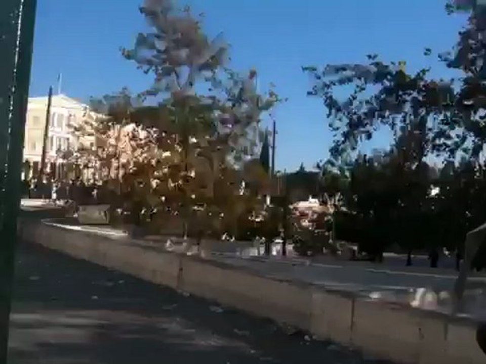 Εικόνες χάους στο Σύνταγμα