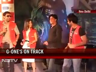 Shah Rukh rides the Metro in Delhi