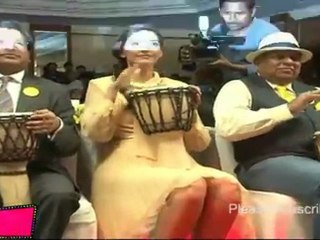 Hot & Seductive Babe Sonam Kapoor Plays Bongo At Spice Mobile Launch. Must Watch!!!