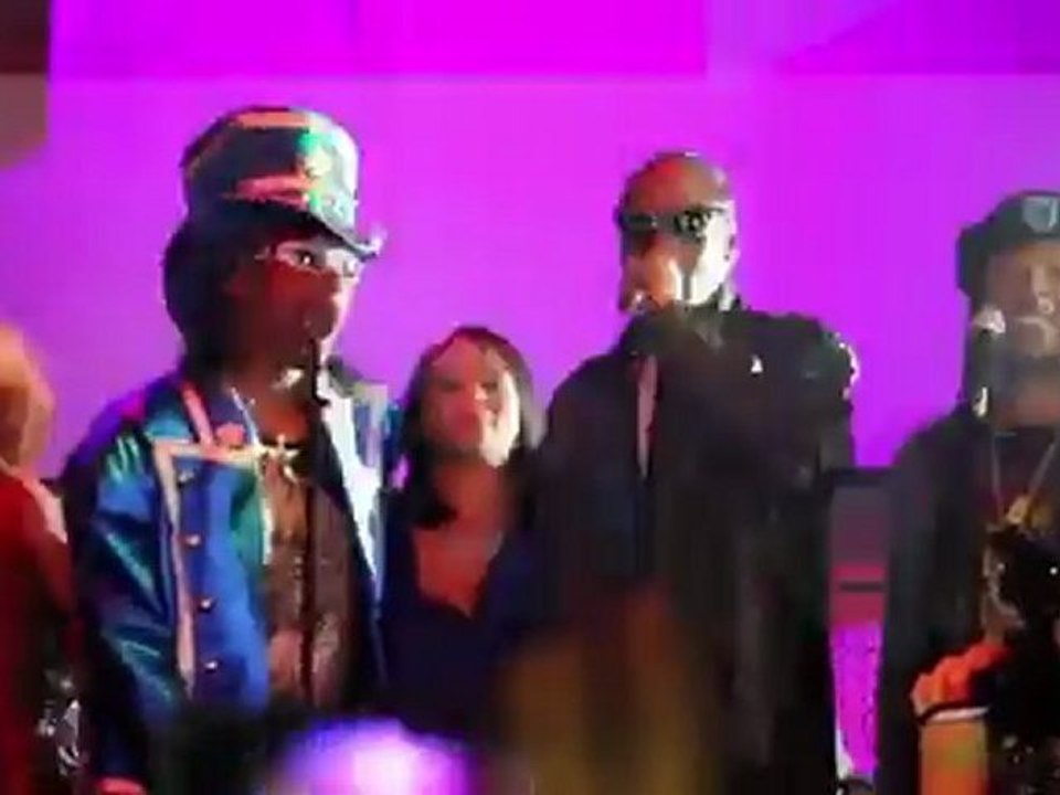 Snoop Dogg & Bootsy Collins "Ain't No Party Like a Snoop Dogg Party