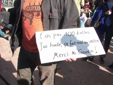 Arrêté anti-mendicité à Marseille : mendiants sous les fenêtres de Gaudin