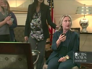 Η Χίλαρι Κλίντον μαθαίνει για σύλληψη Καντάφι