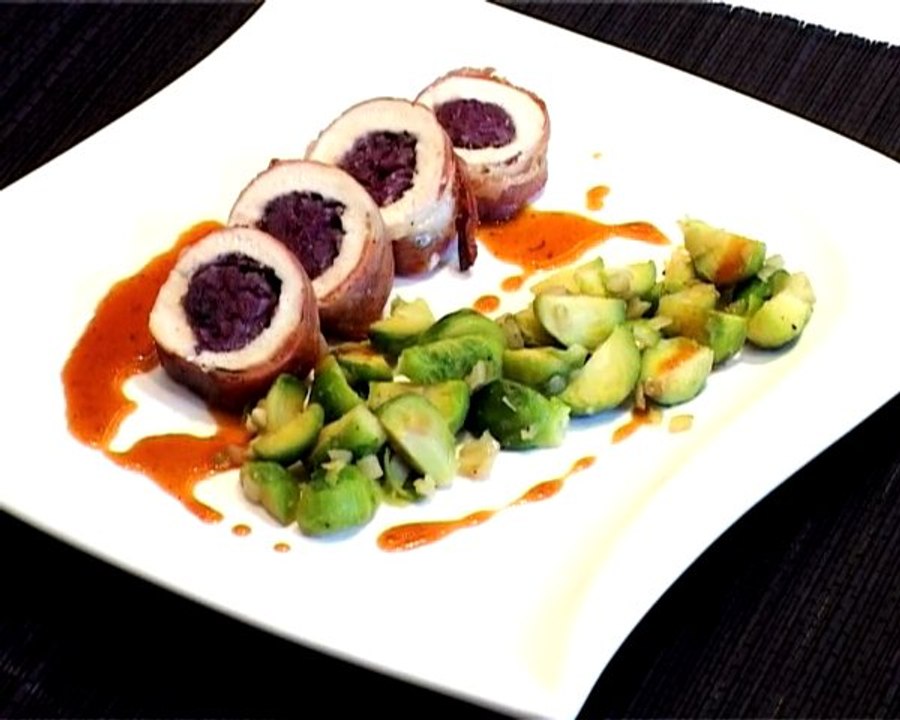 Hühnerbrustroulade im Speckmantel mit Kohlsprossengemüse