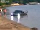Russes bourrés  se baigne avec leur SUV Infiniti FX35!!