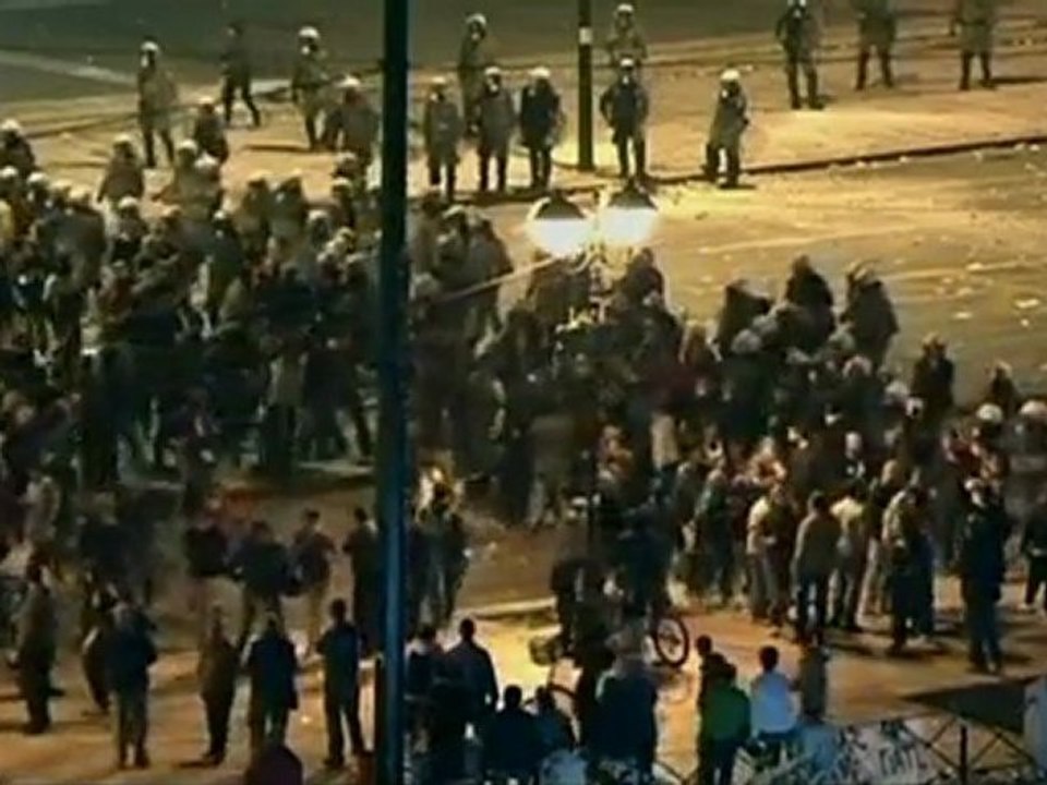 Greek vote passes, protests continue