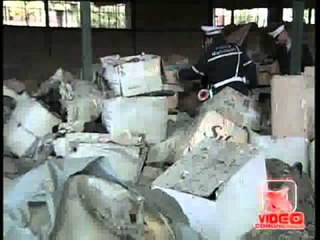 Scampia (NA) - Discarica abusiva con amianto e solventi