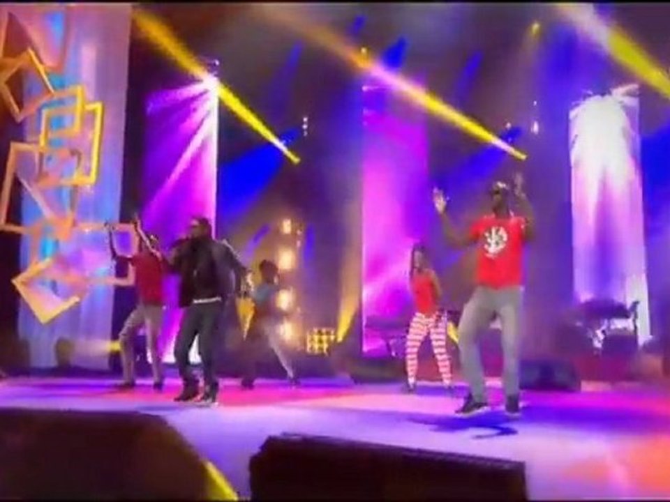 Ferre Gola Nouvelle chanson Leke Leke -6eme ceremonie des trophees afro caribeens - YouTube