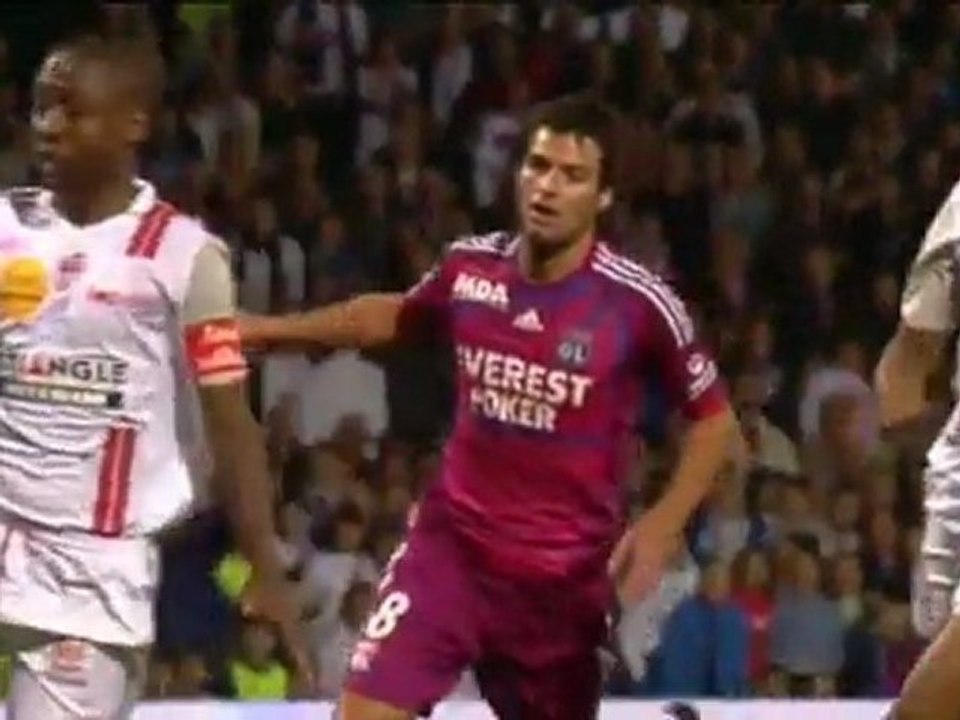 Reigning champions Lille host Lyon