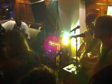 Bradley On the Beach - Blitzkrieg Bop (Ramones cover)