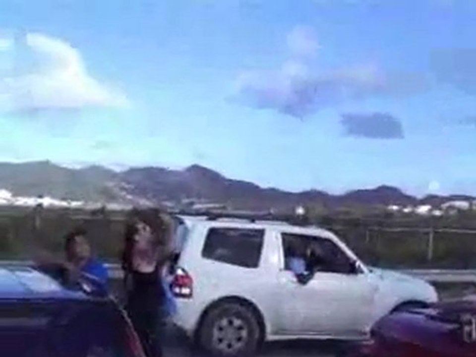 boeing 747 landing abort: runway near miss at st. maarten, antilles