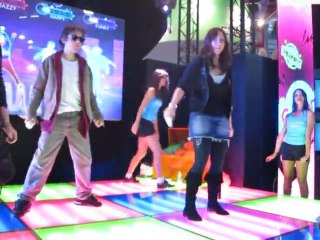 Chanson sur le podium de Just Dance 3 à Paris Games Week avec PG le 22.10.2011