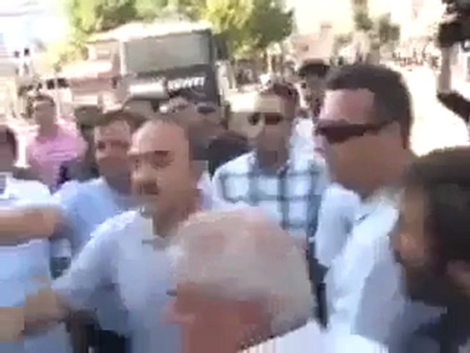 Elazığ'da faşistler Kürt mahallelerine saldırdı