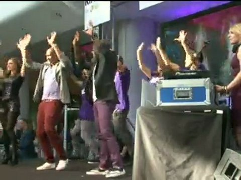 Kelly Brook talks underwear