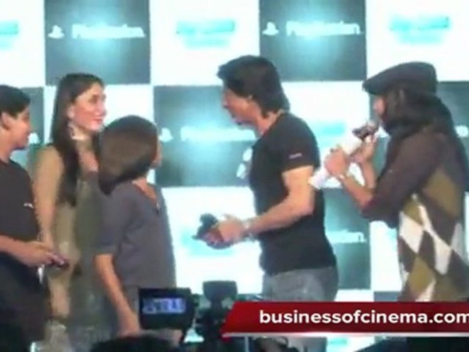 SHAH RUKH KHAN + KAREENA KAPOOR = STAGE ON FIRE!