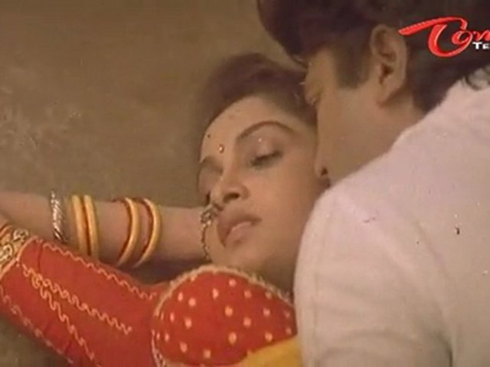 Heroine Ramya Krishna'a hot romancing scene from a telugu movie - video  Dailymotion