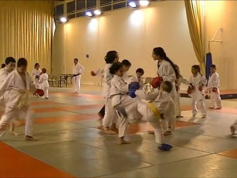 Karaté enfants: entrainement Kumité - Compétition Kata