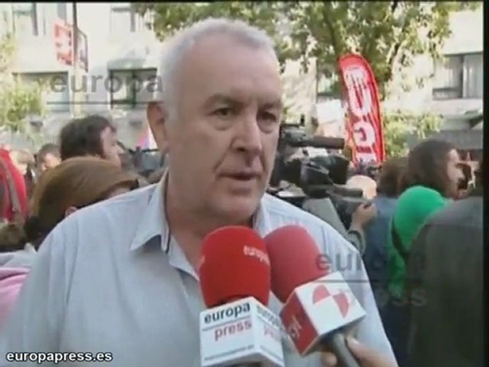 Sindicatos protestan por los recortes de educación