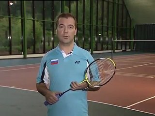 Russie : Medvedev joue au badminton avec Poutine
