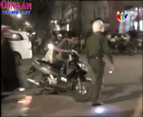 TNGT nằm sõng soài giữa phố