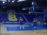 Los hermanos Gasol entrenan con el Barça