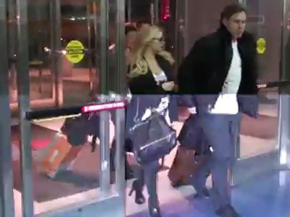 Jessica Simpson sports baby bump in NYC