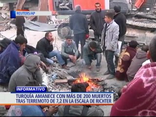 Turquía amanece con más de 200 muertos tras terremoto de 7,2 en la escala de Richter