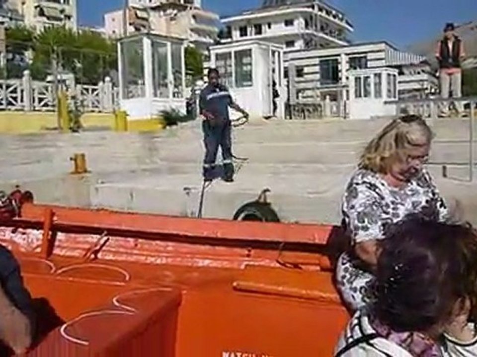 V09- Arrivée à Sarande en chaloupe (et en Albanie)