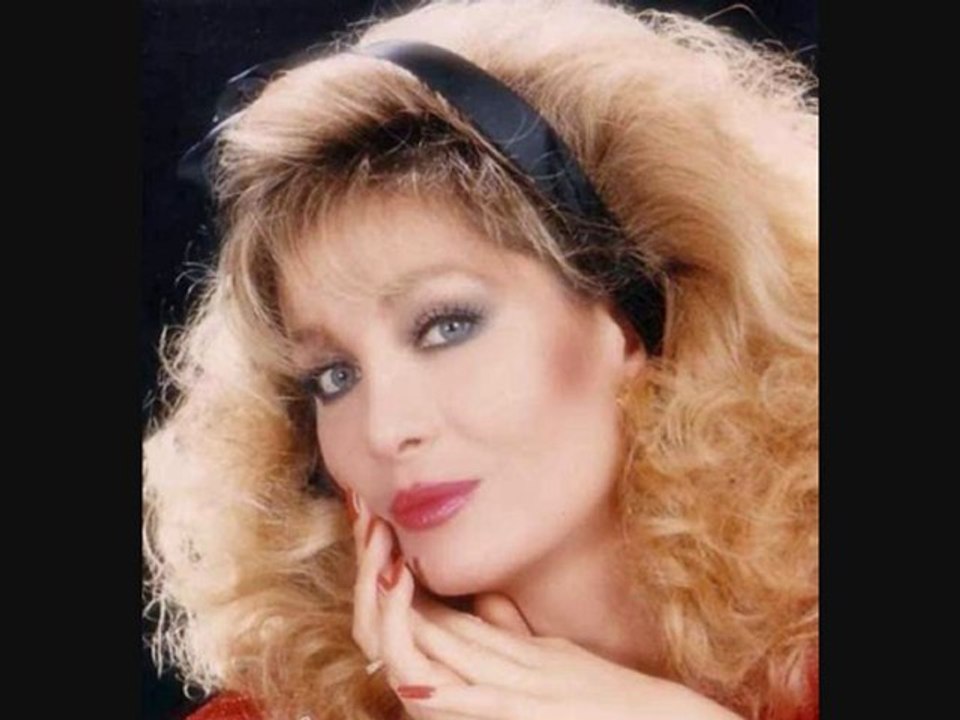 Emel Sayın - SEVİL DE SEVME