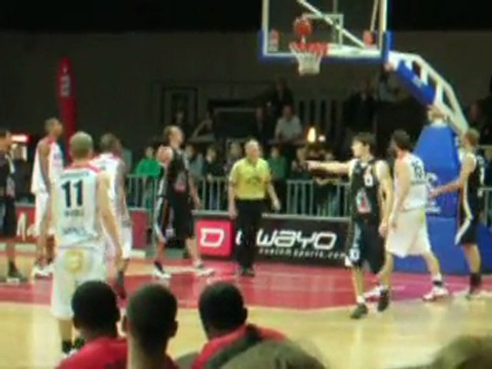 GiroLive Ballers Osnabrück gegen USC Freiburg 92-89 Basketball 25.September 2010 Kikxxl-Arena.Ausflug der Hochschulgruppe Spaß und Geselligkeit (SpuG, www.spassgesellen.de.vu) im Studierendenparlament (StuPa) an der Universität Osnabrück.