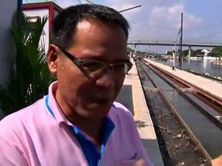 Thai residents flee as floods spread