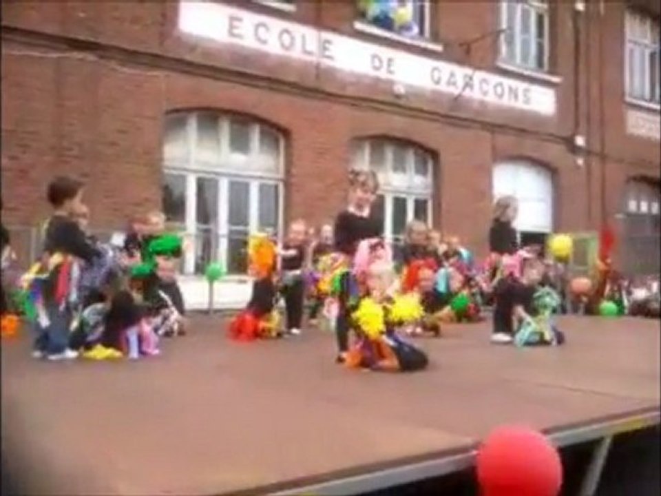 Emma à la fête des écoles à  Divion